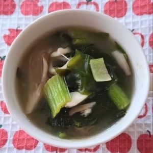 舞茸と小松菜の味噌汁